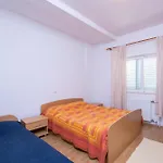 Ivona Apartman Loviste